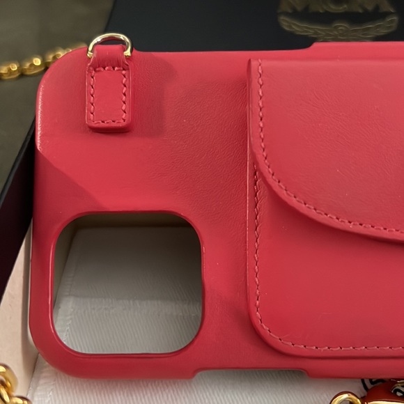 MCM iPhone12/12Pro Travis Pink Case w/Chain Handle - Picture 4 of 6